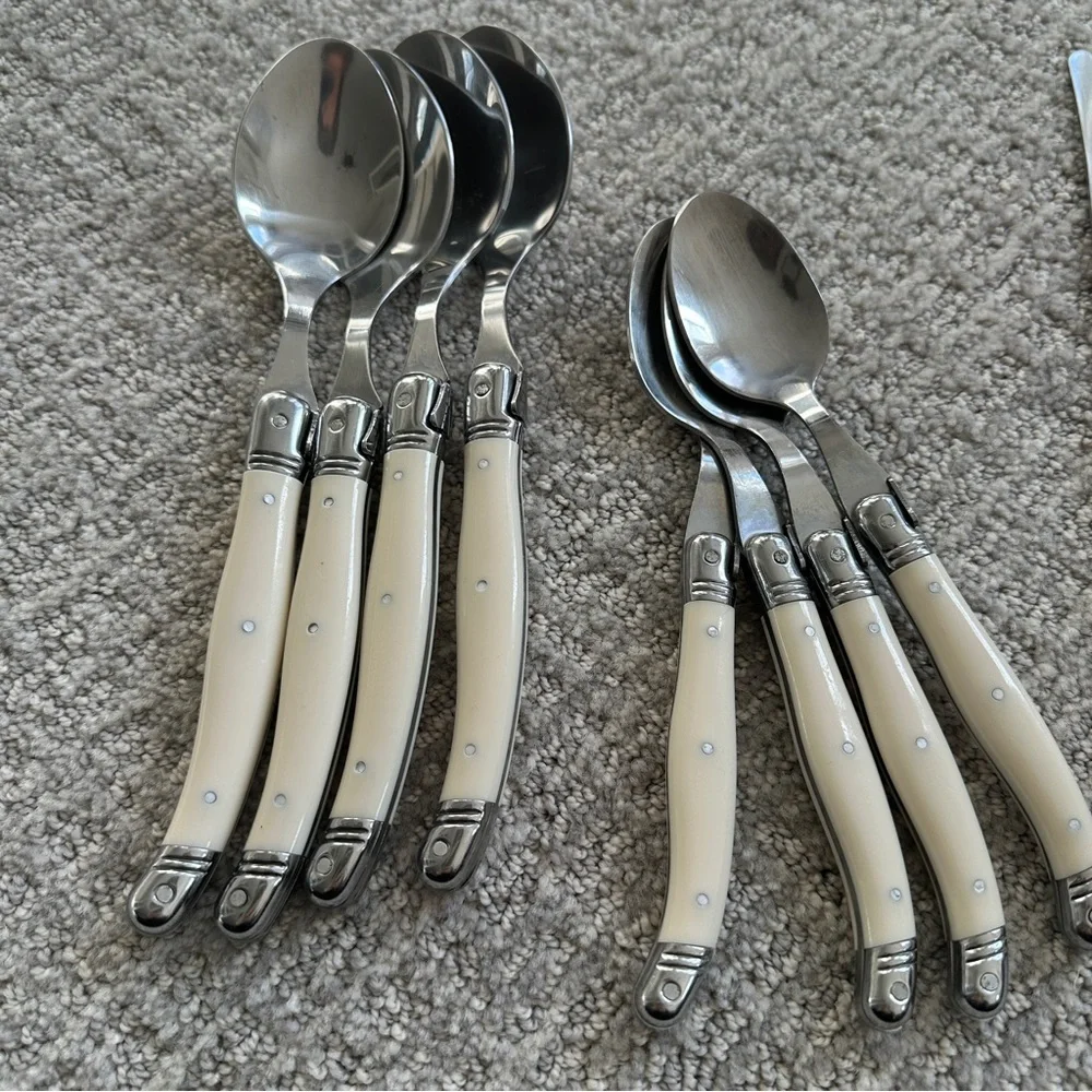 LAGUIOLE FRENCH HOME Set of Silverware, 20 Pieces, Cream Bone Color